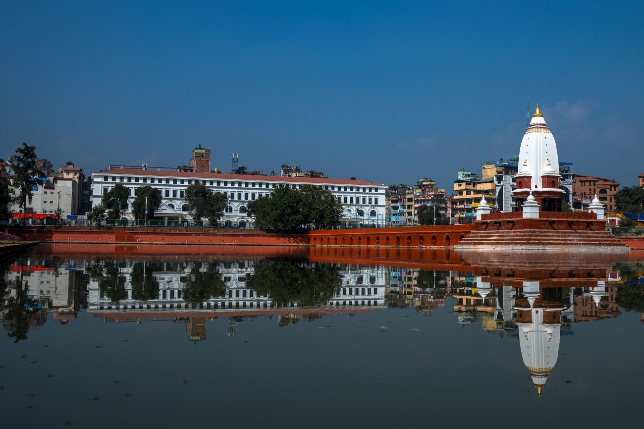 भुइँचालोमा भत्किएको साढे पाँच वर्षपछि पुनर्निर्माण गरिएको रानीपोखरी। तस्बिरः राजन काफ्ले/प्रधानमन्त्री निजी सचिवालय